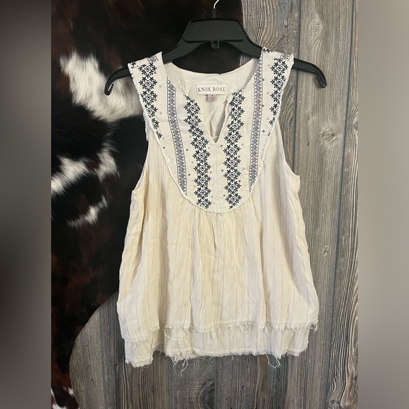 Knox Rose Tops - Knox Rose size small white with blue embroidery detail tank top